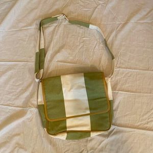 Adjustable green and white bag!
